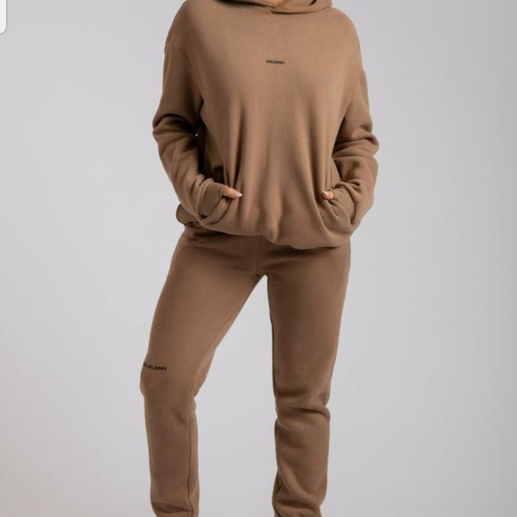 Meshki sweatsuit set - Picture 2 of 5